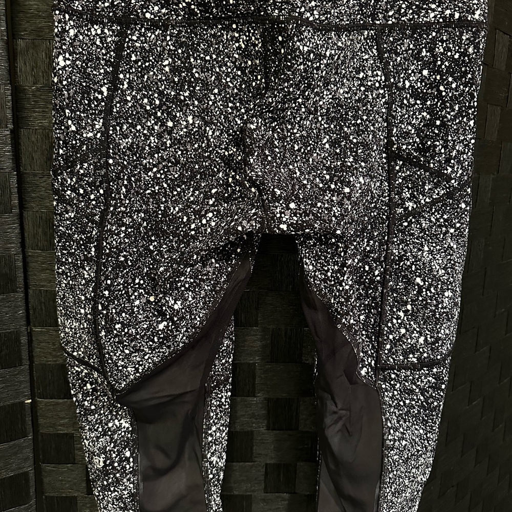Lululemon Outrun 17” - Picture 6 of 9